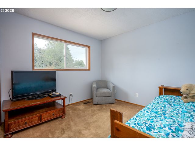 819 Se 136TH Ave, Portland, OR 97233
