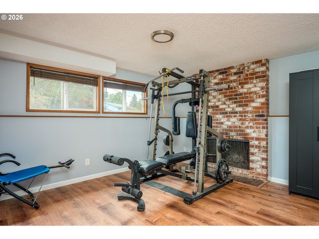 819 Se 136TH Ave, Portland, OR 97233