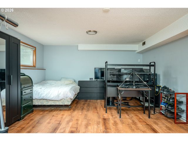 819 Se 136TH Ave, Portland, OR 97233
