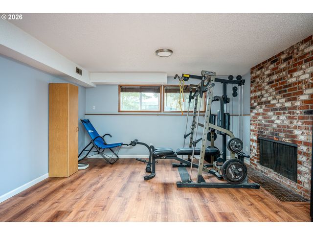 819 Se 136TH Ave, Portland, OR 97233