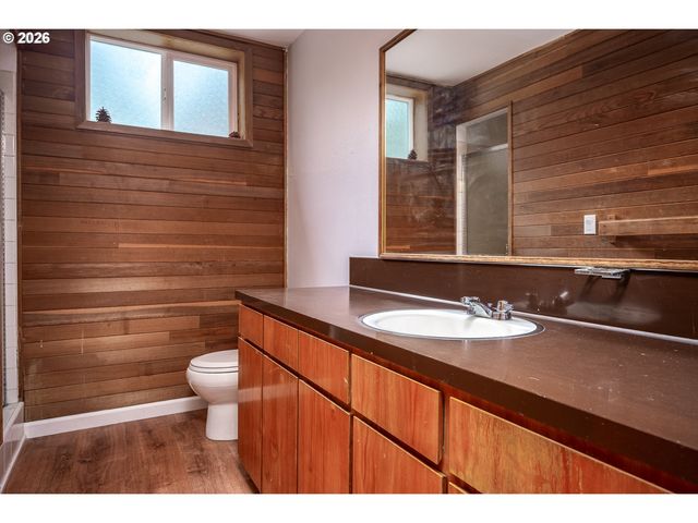 819 Se 136TH Ave, Portland, OR 97233