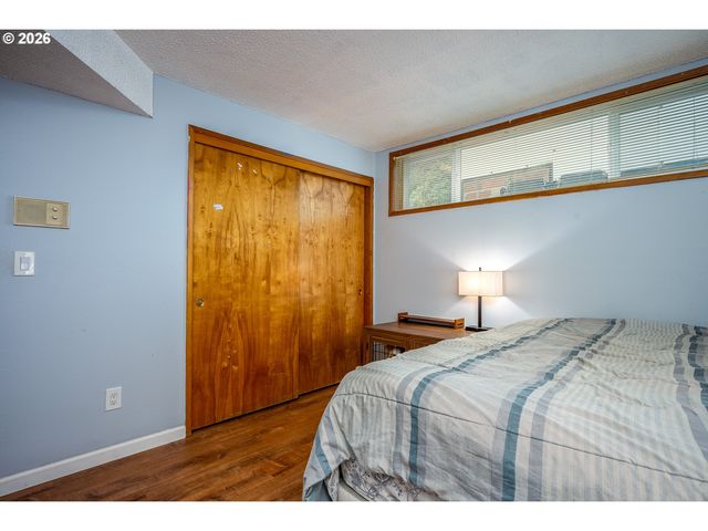 819 Se 136TH Ave, Portland, OR 97233