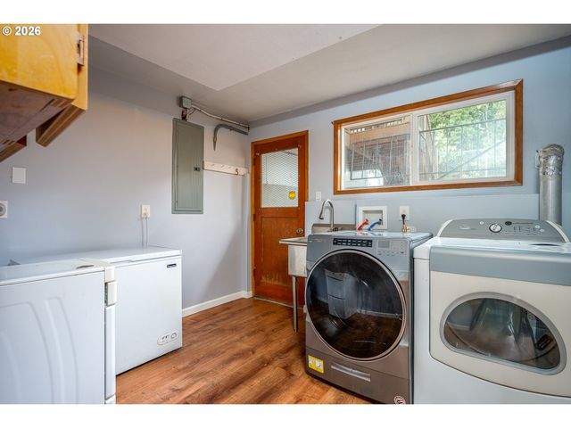 819 Se 136TH Ave, Portland, OR 97233