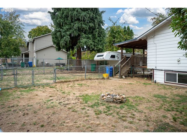 819 Se 136TH Ave, Portland, OR 97233