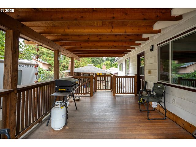 819 Se 136TH Ave, Portland, OR 97233