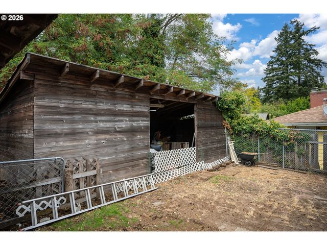 819 Se 136TH Ave, Portland, OR 97233