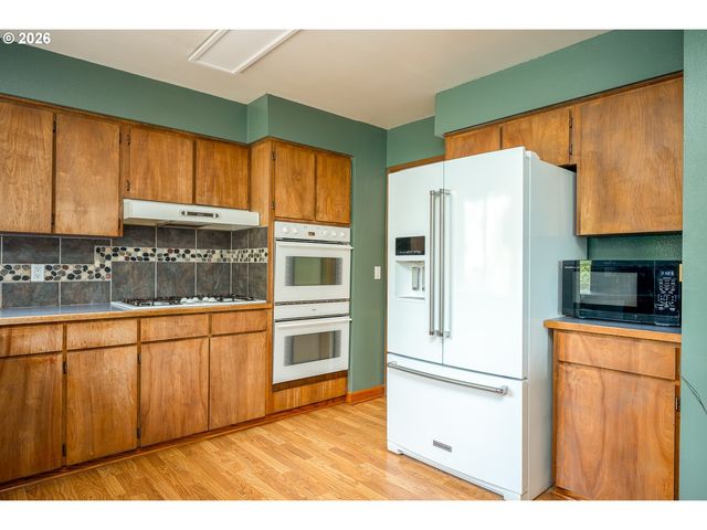 819 Se 136TH Ave, Portland, OR 97233
