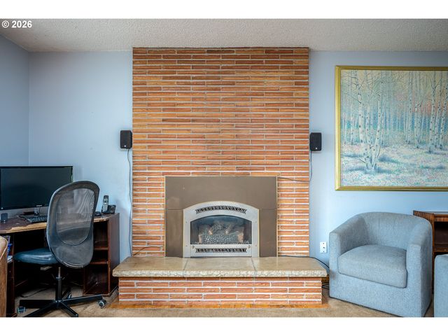 819 Se 136TH Ave, Portland, OR 97233