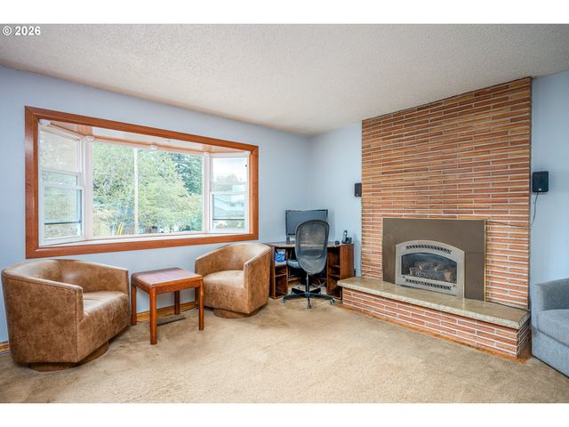 819 Se 136TH Ave, Portland, OR 97233