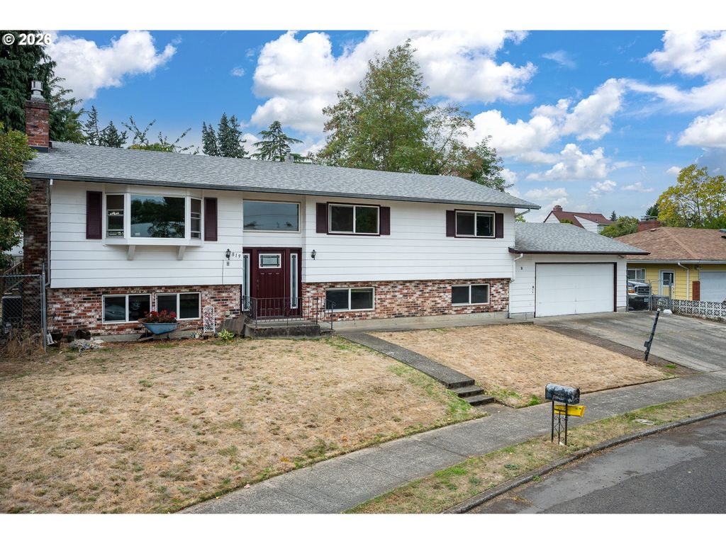 819 Se 136TH Ave, Portland, OR 97233