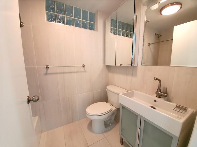 5015 EASTCHESTER DRIVE, Sarasota, FL 34234