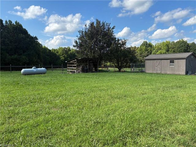 6967 Garrett Store Road, Liberty, NC 27298
