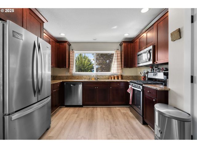 2803 Ne 121ST Ct, Vancouver, WA 98682