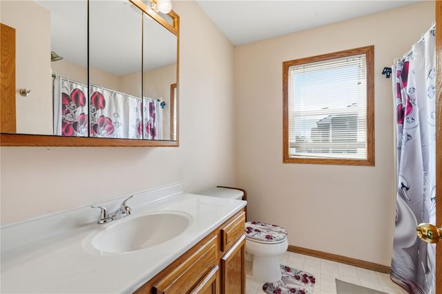 6611 Fox Run Dr SW, Cedar Rapids, IA 52404