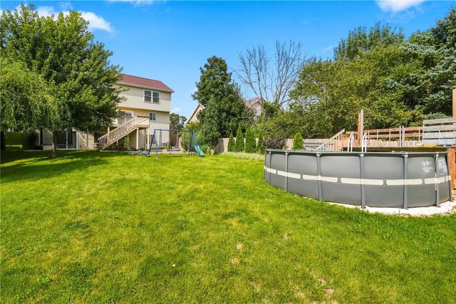 6611 Fox Run Dr SW, Cedar Rapids, IA 52404