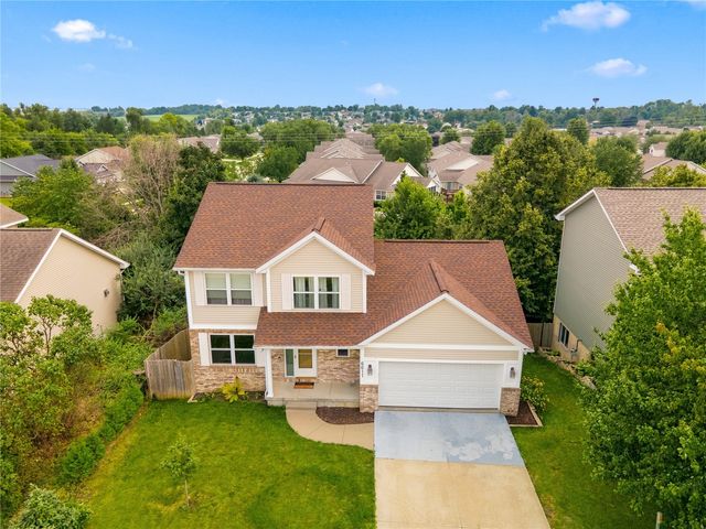 6611 Fox Run Dr SW, Cedar Rapids, IA 52404