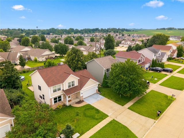 6611 Fox Run Dr SW, Cedar Rapids, IA 52404