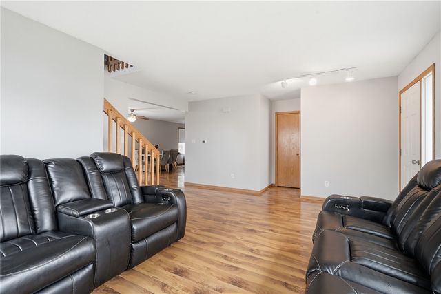 6611 Fox Run Dr SW, Cedar Rapids, IA 52404