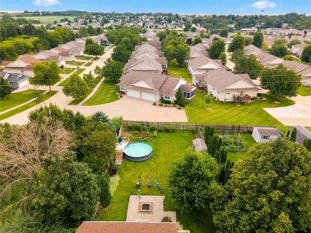 6611 Fox Run Dr SW, Cedar Rapids, IA 52404