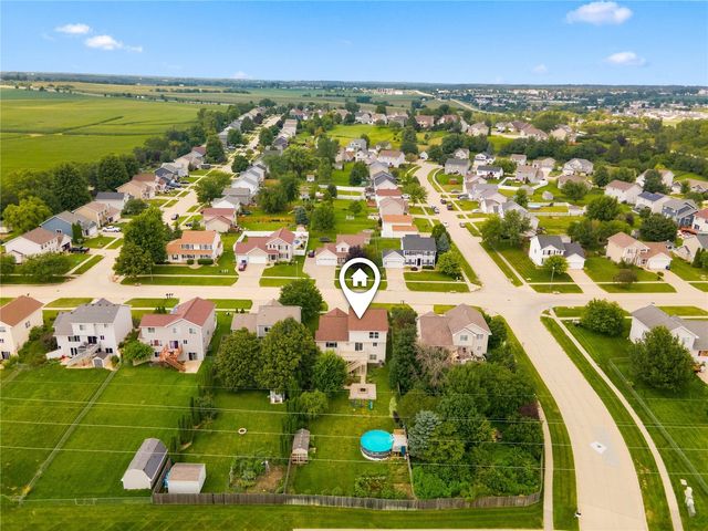 6611 Fox Run Dr SW, Cedar Rapids, IA 52404