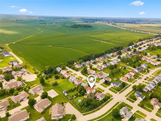 6611 Fox Run Dr SW, Cedar Rapids, IA 52404