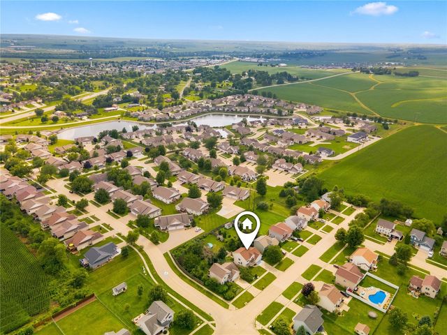 6611 Fox Run Dr SW, Cedar Rapids, IA 52404