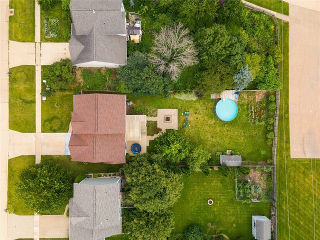 6611 Fox Run Dr SW, Cedar Rapids, IA 52404