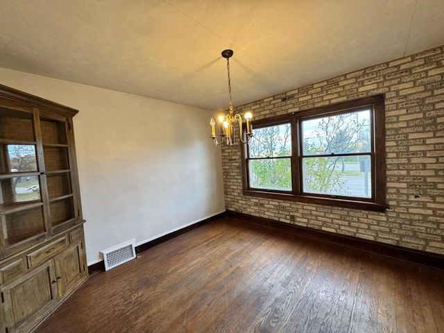 1501 W Brown Deer ROAD, River Hills, WI 53217