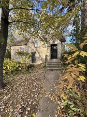 1501 W Brown Deer ROAD, River Hills, WI 53217