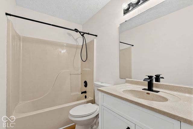5228 Waterton Lakes Drive, Indianapolis, IN 46237
