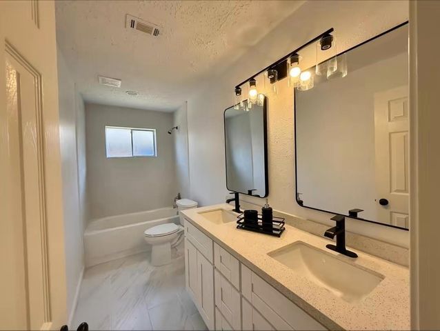 501 Valley Brook Drive, La Porte, TX 77571