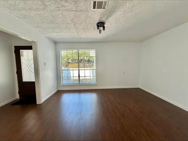 501 Valley Brook Drive, La Porte, TX 77571