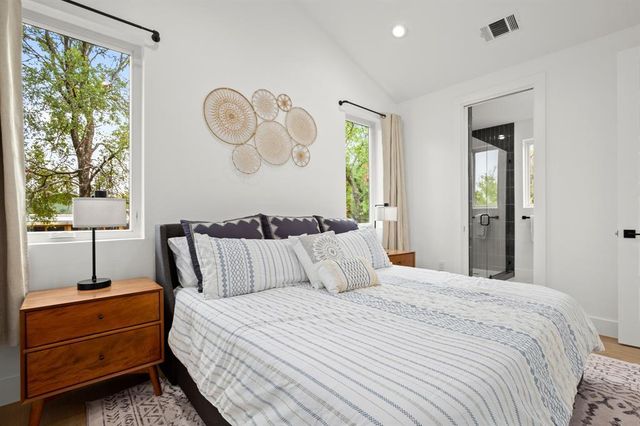 2919 E 13th ST 2, Austin, TX 78702