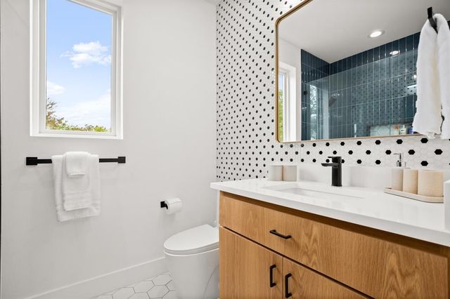 2919 E 13th ST 2, Austin, TX 78702