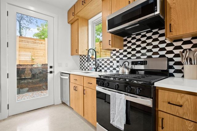 2919 E 13th ST 2, Austin, TX 78702