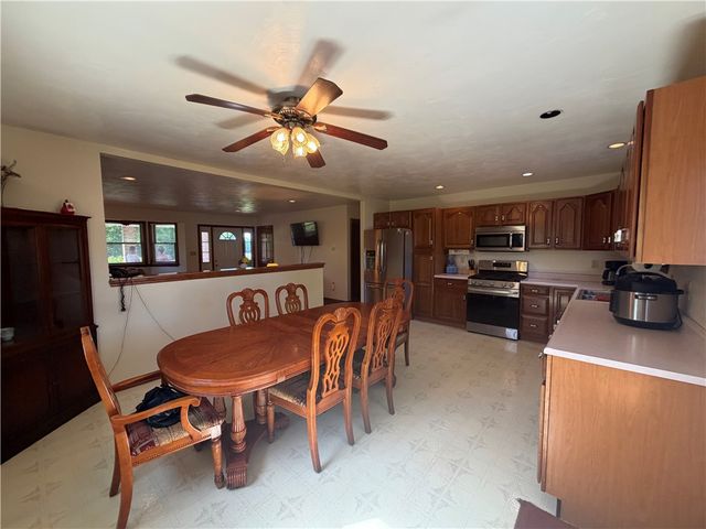 902 Central Dr, New Eagle, PA 15067