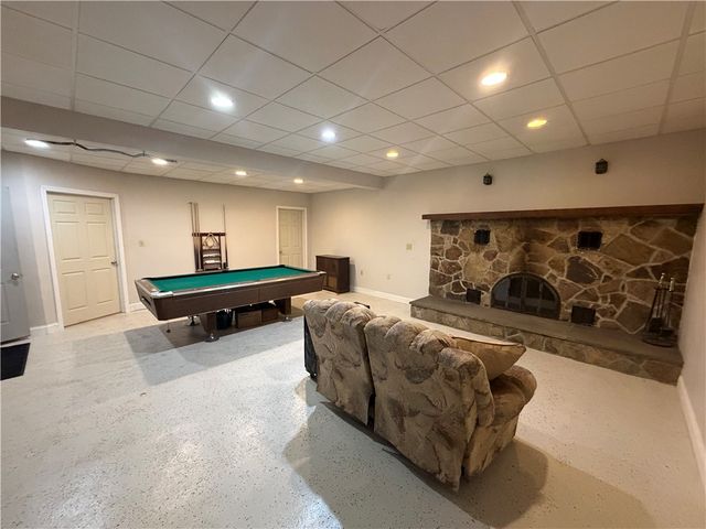 902 Central Dr, New Eagle, PA 15067