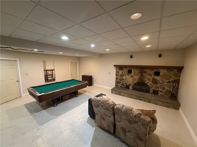 902 Central Dr, New Eagle, PA 15067