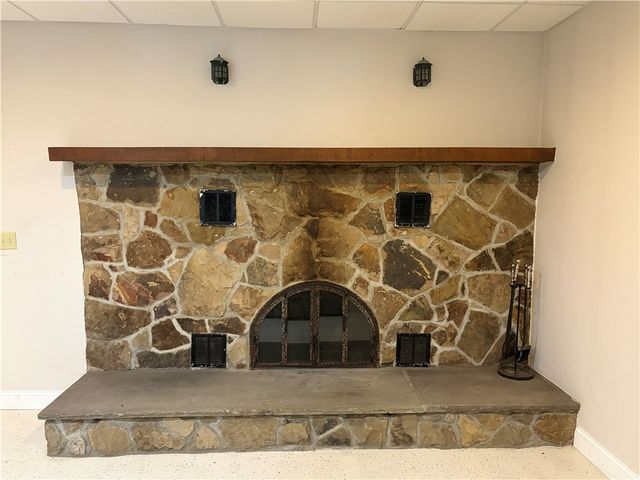 902 Central Dr, New Eagle, PA 15067