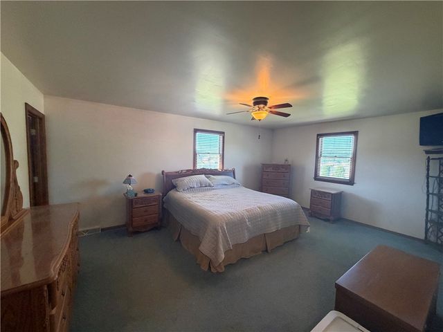 902 Central Dr, New Eagle, PA 15067
