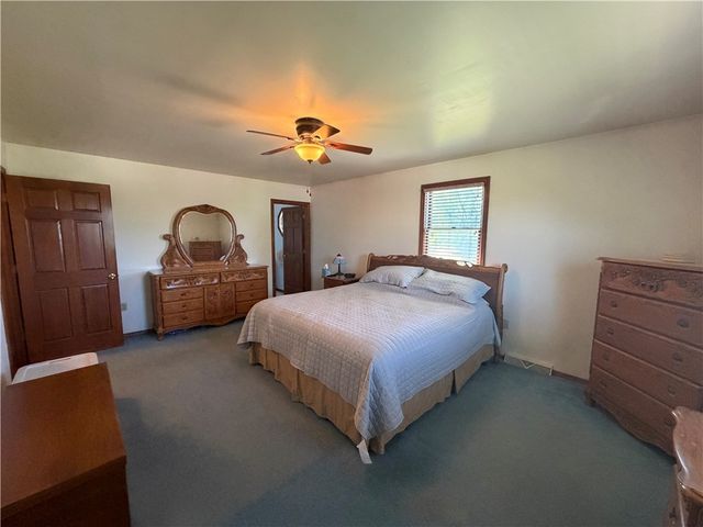 902 Central Dr, New Eagle, PA 15067
