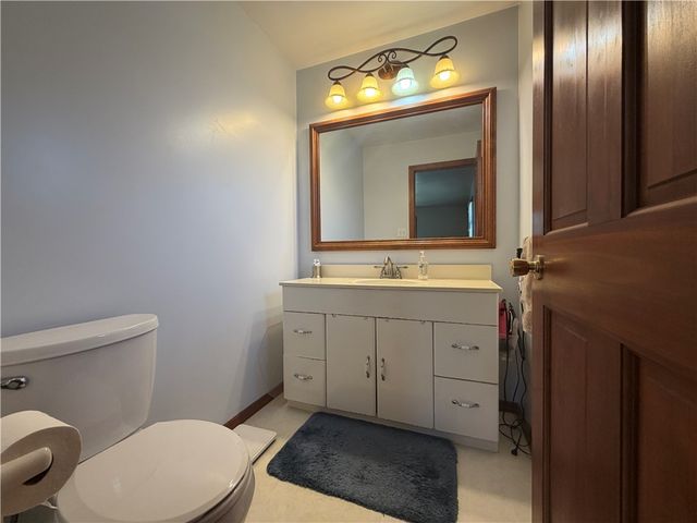 902 Central Dr, New Eagle, PA 15067
