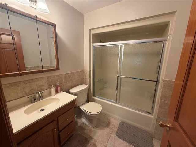 902 Central Dr, New Eagle, PA 15067