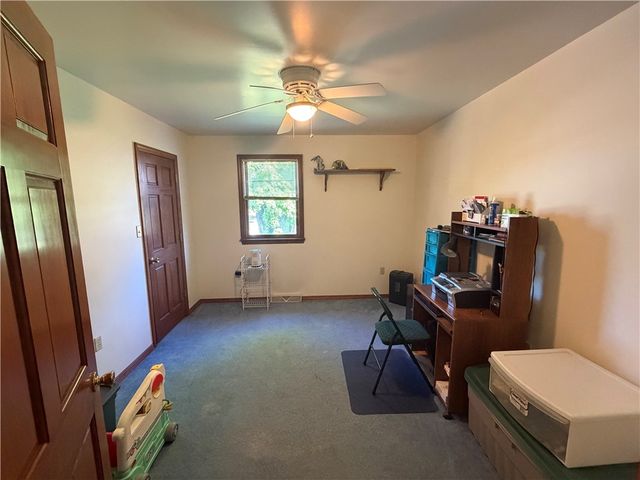 902 Central Dr, New Eagle, PA 15067