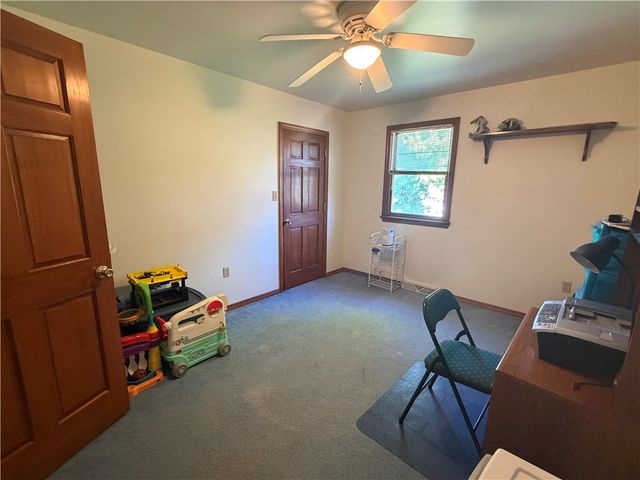 902 Central Dr, New Eagle, PA 15067