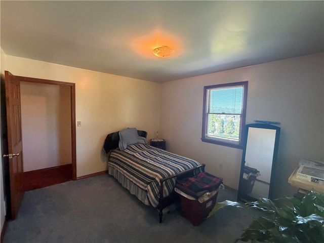 902 Central Dr, New Eagle, PA 15067