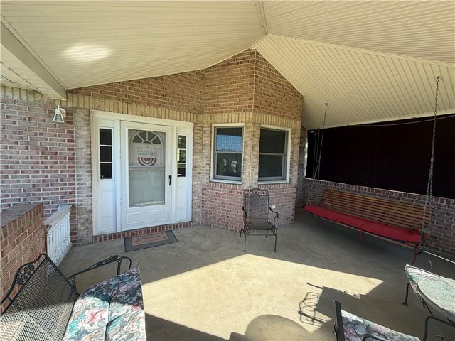 902 Central Dr, New Eagle, PA 15067