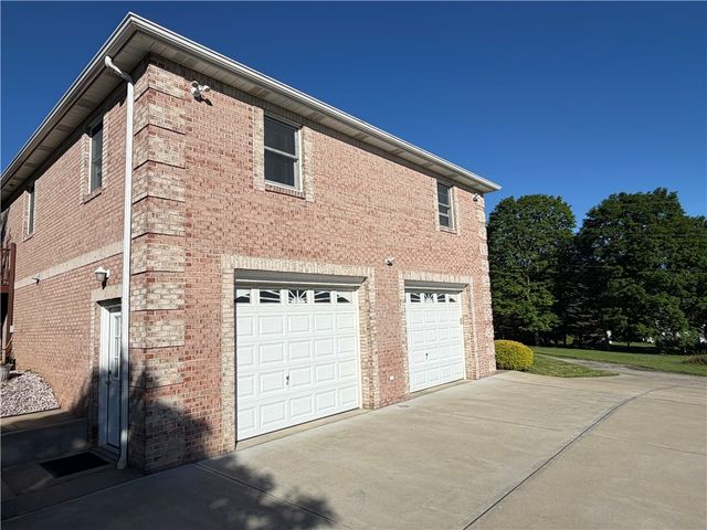 902 Central Dr, New Eagle, PA 15067