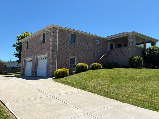 902 Central Dr, New Eagle, PA 15067