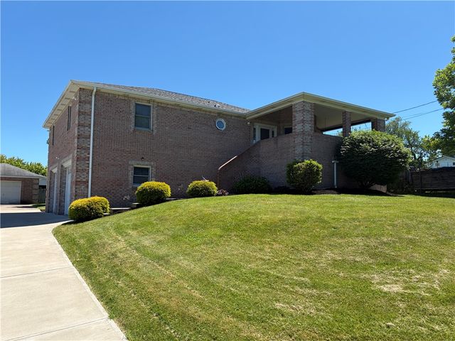 902 Central Dr, New Eagle, PA 15067